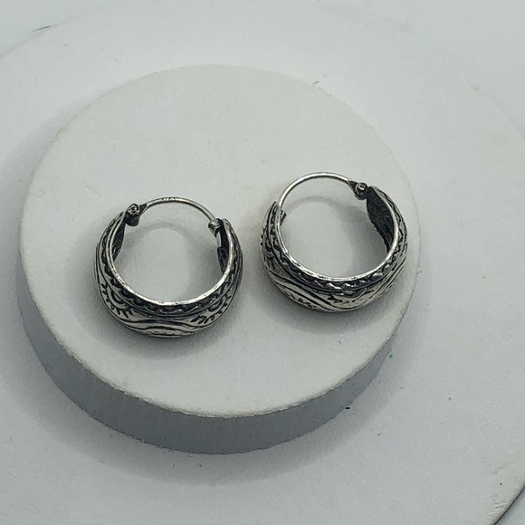Vtg Sterling Engraved Sun & Waves Design Chunky Hoop Earrings .7” / 7mm Width - Picture 4 of 6